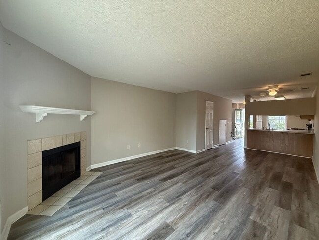Building Photo - Updated 2BR/1.5 BATH Townhome in Augusta/Martinez Area