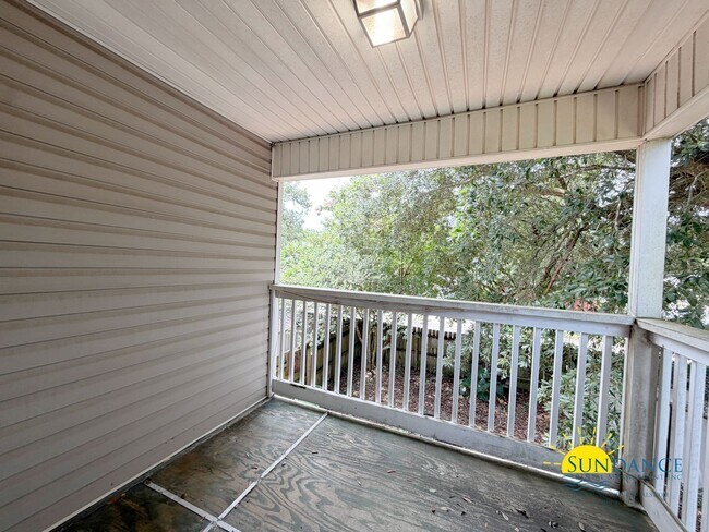 Building Photo - Great 2 Bedroom Townhouse in Fort Walton!