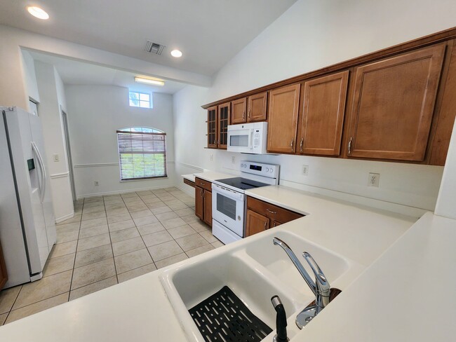 Building Photo - 15121 Cortona Way