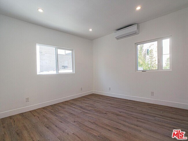 Building Photo - 2957 Francis Ave