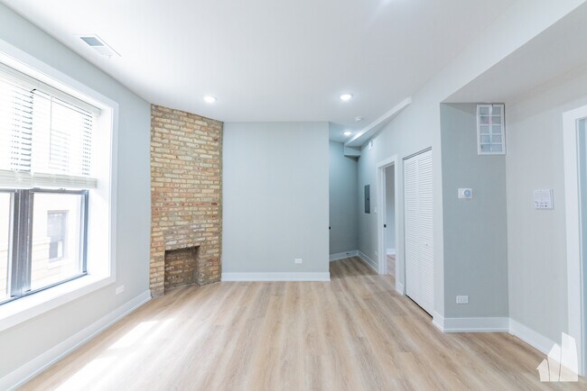 Building Photo - 438 W Belden Ave