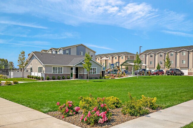 Building Photo - Gorgeous Townhomes in Entrata Farms of Meridian. Luxurious Amenities!