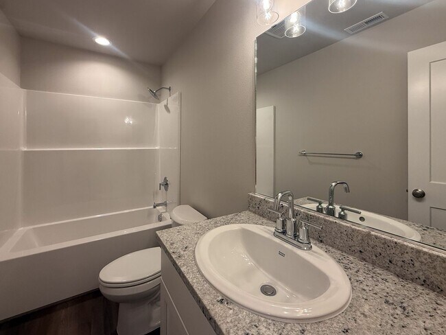 Building Photo - 356 SE Shetterly Dr