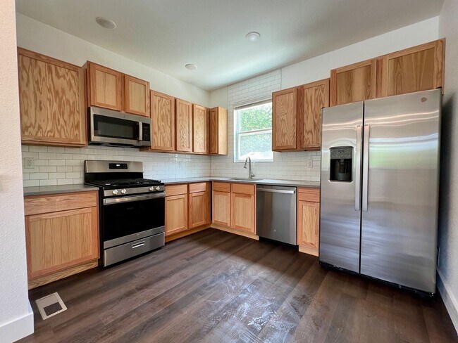 Building Photo - Nice modern 1 bed 1 bath apartment near Campus