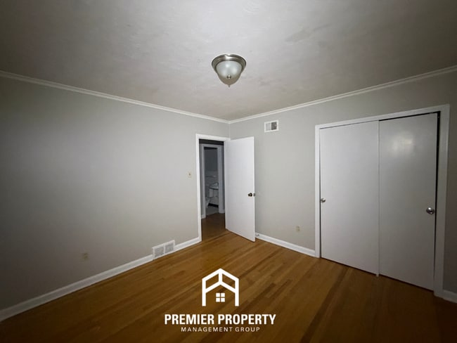 Building Photo - 3-Bedroom Memphis Home Near East Memphis with Fenced Yard