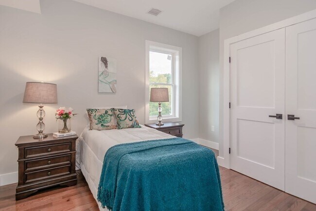 Building Photo - 71 Savin St