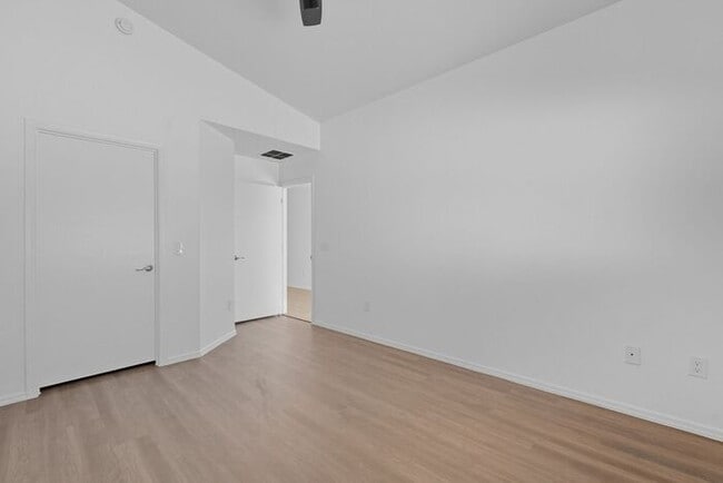 Building Photo - Bright & Inviting Tucson Home Near Davis-M...