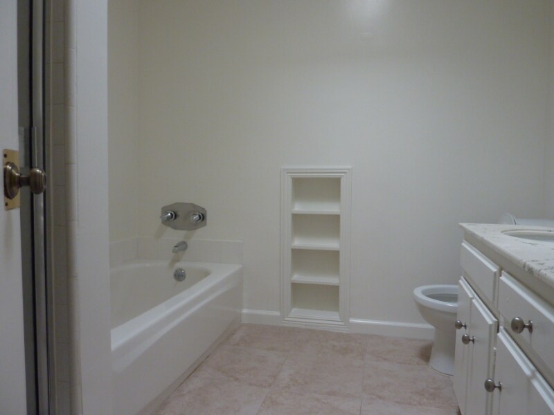 Building Photo - 2055 Rodney Dr