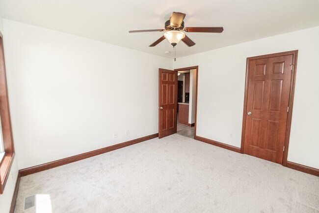 Building Photo - 3 Bedroom / 2 Bathroom Home for Rent in Va...