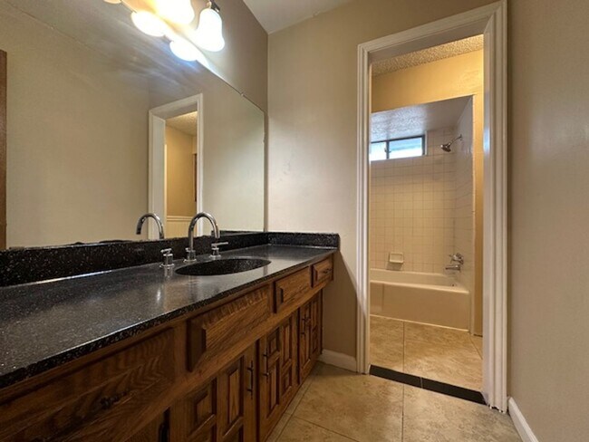 Building Photo - Family home in Huntington Subdivision in P...