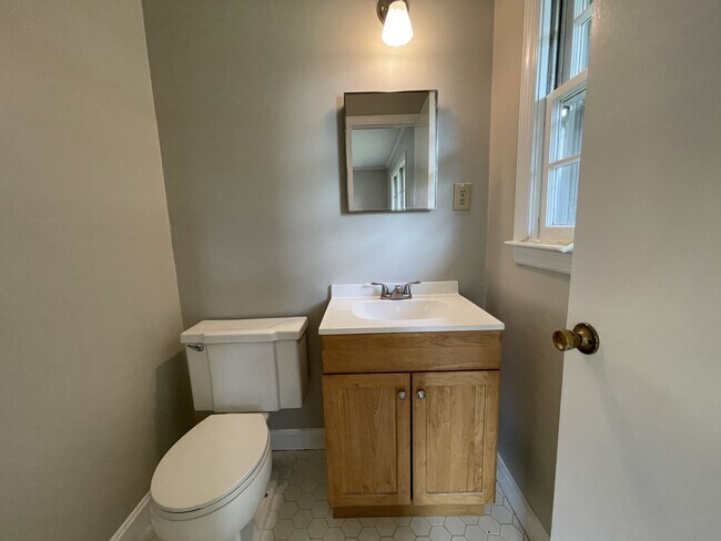 Building Photo - 27 Bethlehem Church Rd