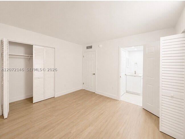 Building Photo - 10985 SW 107th St