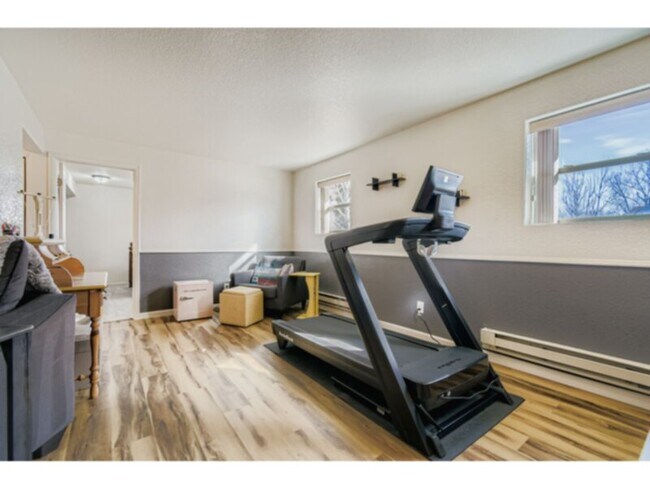 Building Photo - 10922 Forest Cir