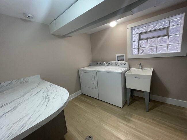 Building Photo - 8511 S Parkside Ave