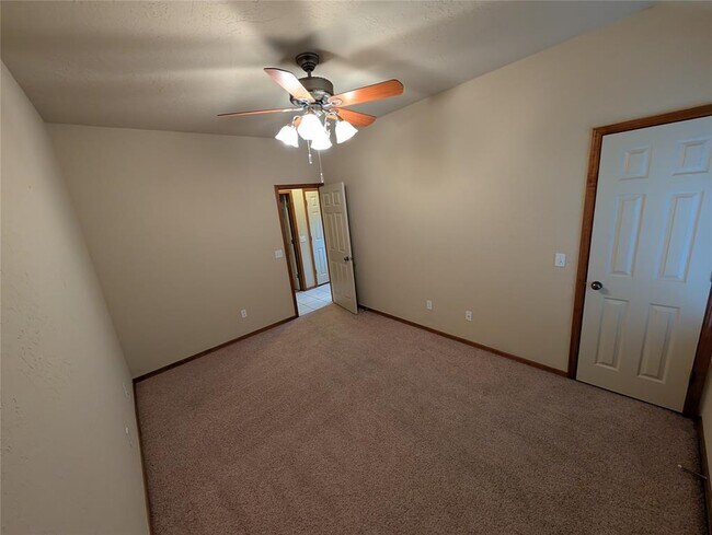 Building Photo - 917 SW 37th St