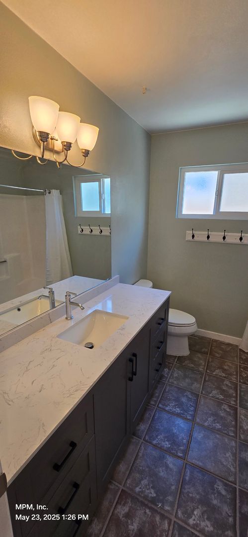 Building Photo - 2 Bedroom 2 bath home in Sierra Bonita sen...
