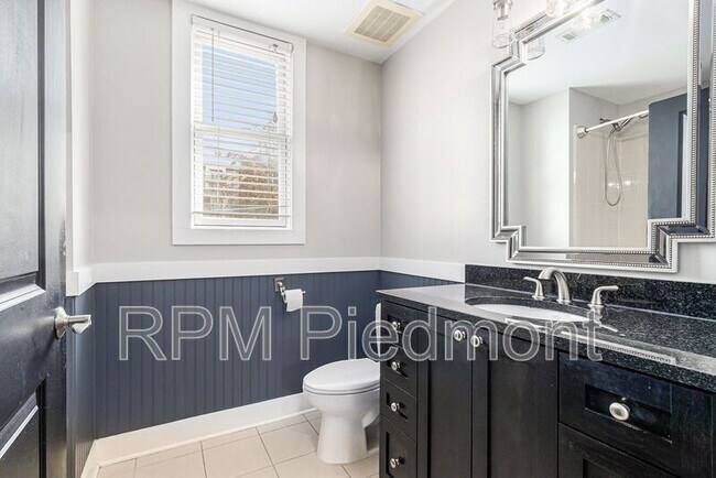 Building Photo - 925 Garrett St