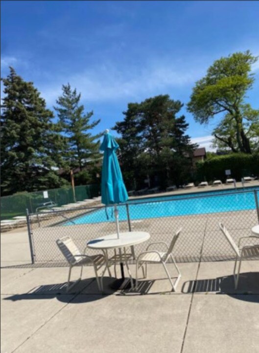 Building Photo - 6178 Knoll Ln Ct