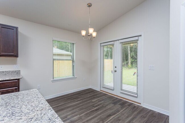 Building Photo - 5664 Peach Dr
