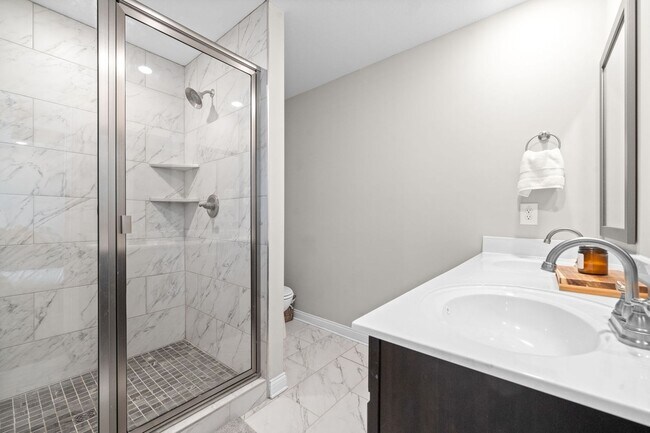 Building Photo - 3 Bed 2 Bath Home For Rent Near Downtown C...