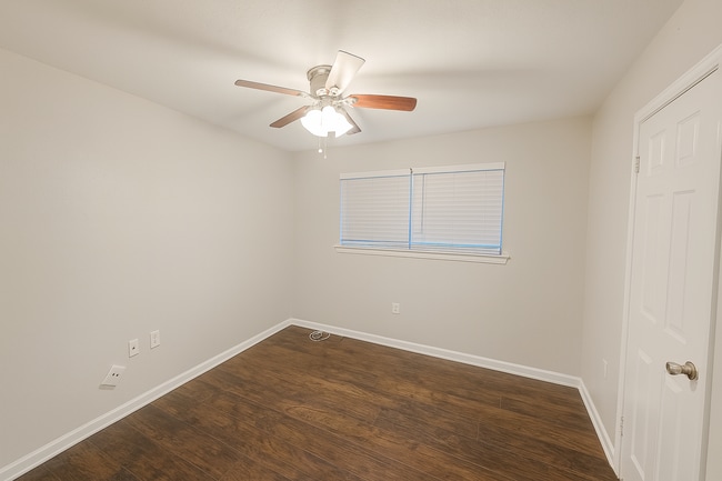 Building Photo - 9644 Meadowdale Dr