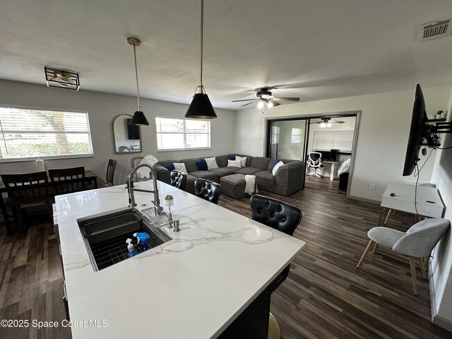 Building Photo - 724 Ixora Ave