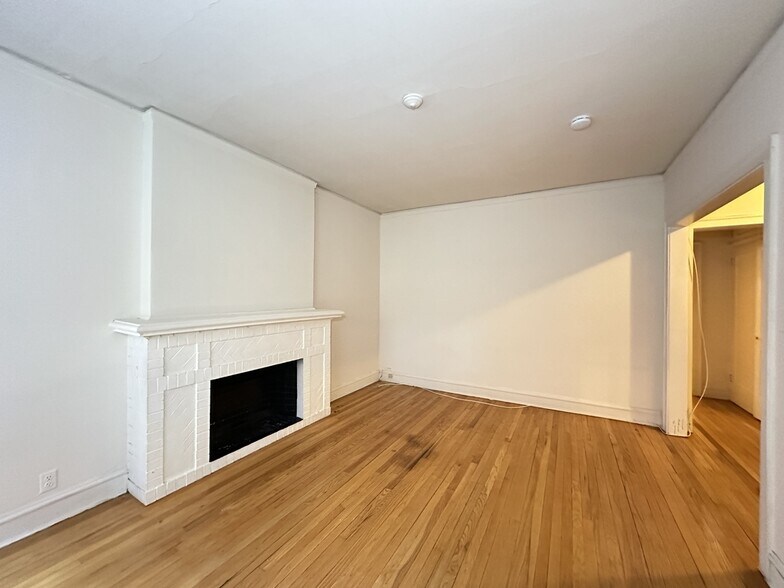 Building Photo - 1309 Oak Ave