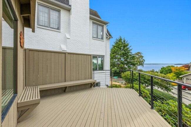 Building Photo - 4Bd/3Ba Seattle House