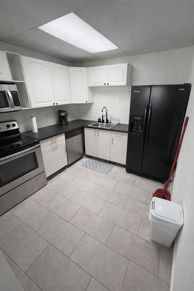 Building Photo - 1220 71st St