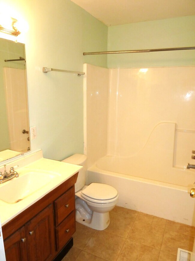 Building Photo - 1722 Nickerson Ave