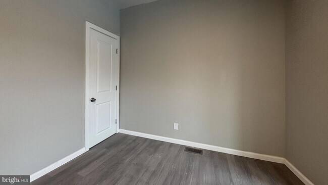 Building Photo - 1433 S 32nd St