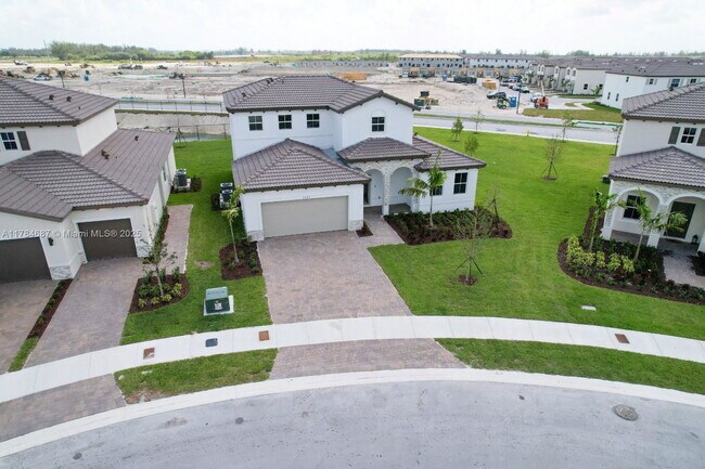 Primary Photo - 2727 SE 23rd Path