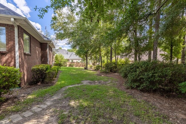 Building Photo - 212 North Cir