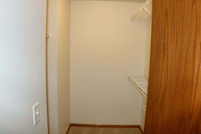 Building Photo - $2,050 | 4 Bedroom, 2 Bathroom Town Home |...