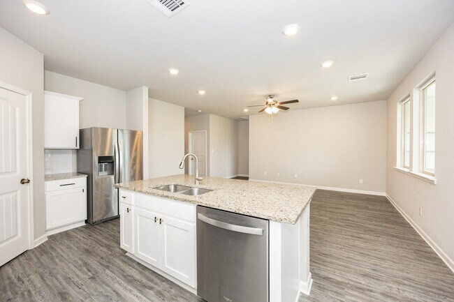 Building Photo - 13667 Willamette Wy