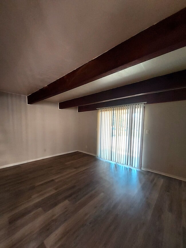 Building Photo - 437 S 2nd St