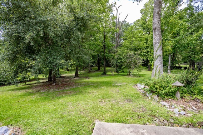 Building Photo - Historic Highland Road Beauty with Bayou V...