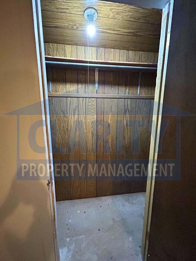 Building Photo - Three bedroom home w/ lots of storage!