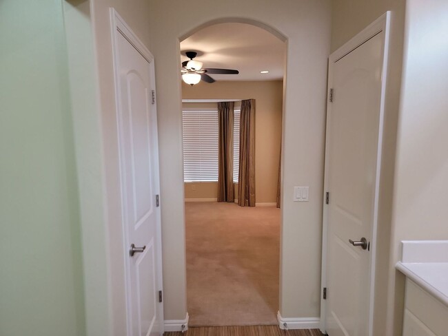 Building Photo - Single-Level Home with 2 Bedrooms & Den in...