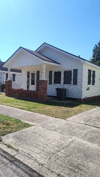 Building Photo - 1210 Roussell St