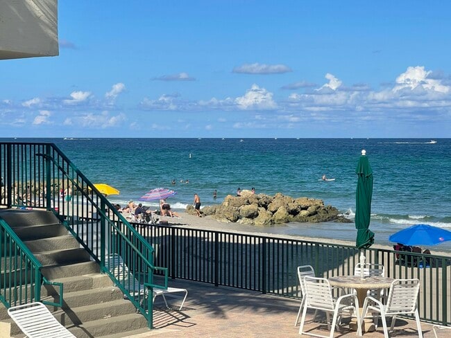 Building Photo - 1237 Hillsboro Mile