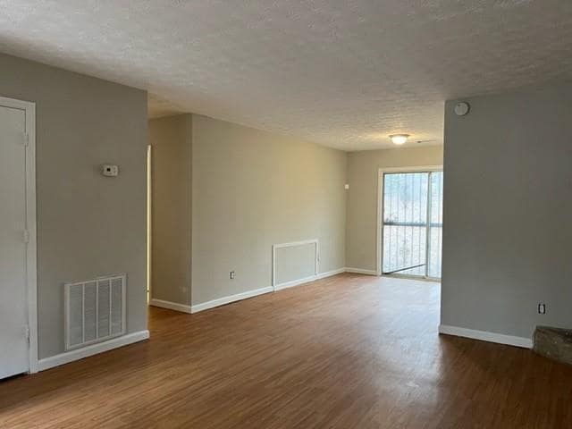 Building Photo - 818 Greenhedge Dr