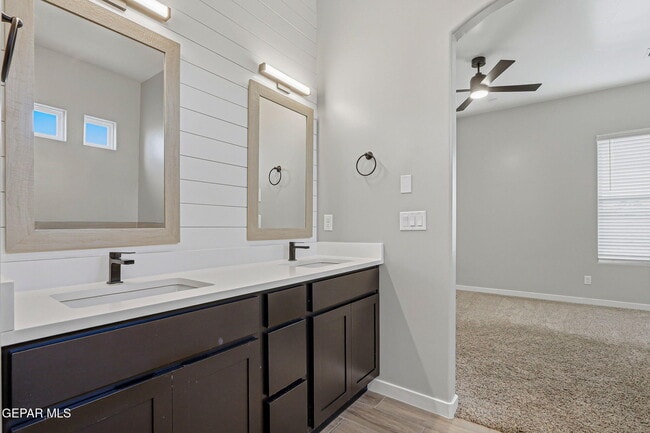 Building Photo - 3740 Model Ln