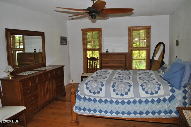 Building Photo - 5590 Lancewood Cir S