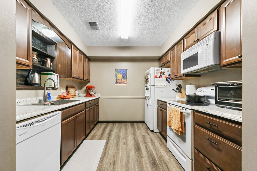 Kitchen - 1098 Big Valley Dr