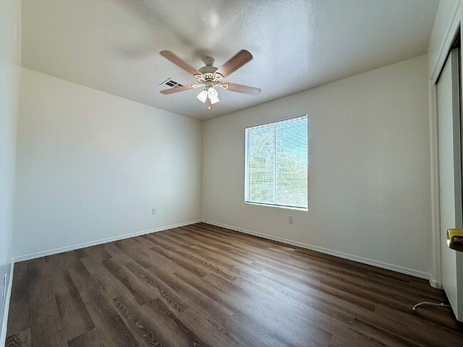 Building Photo - Freshly Updated 3-Bed, 2.5-Bath Home with ...