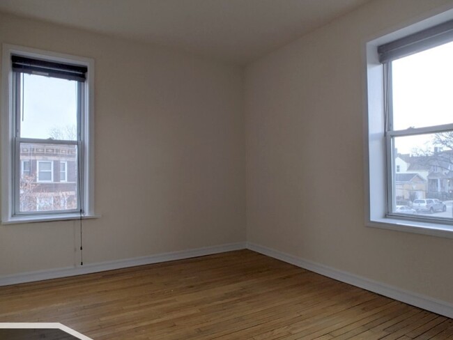 Building Photo - 3000 N Whipple St