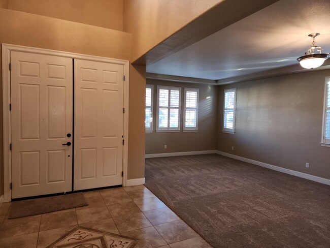 Building Photo - 1385 Oak Valley Dr