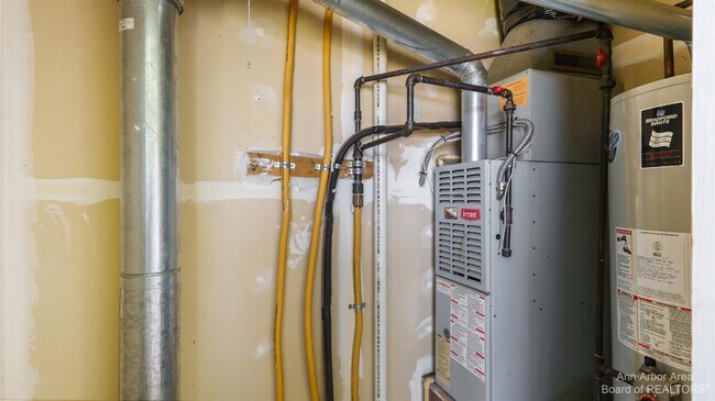 Building Photo - 1328 Heatherwood Ln