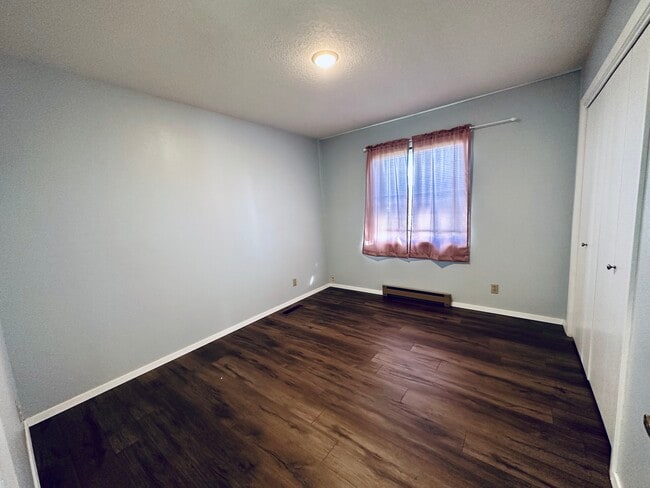 Building Photo - 1965 Mission Way S